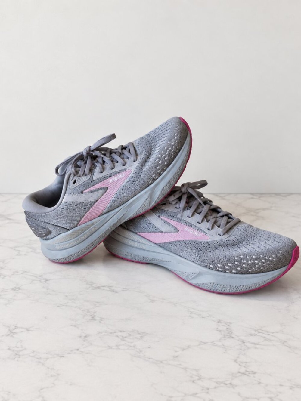 Brooks Adrenaline GTS 24 Women's Size 9.5 Medium (B) Running Shoes